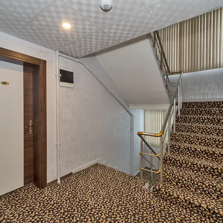 Hotel Paradise Airport 3*