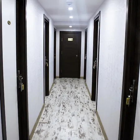 Hotel Paradise Airport 3*