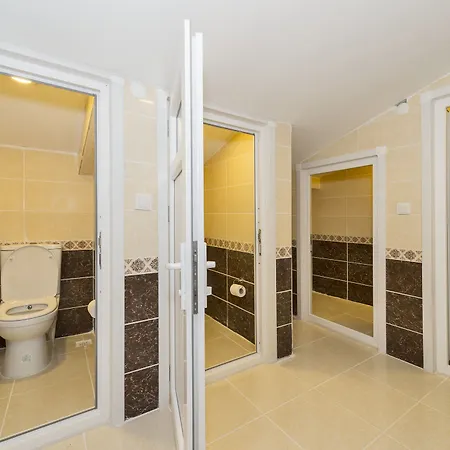Paradise Airport Hotel 3*